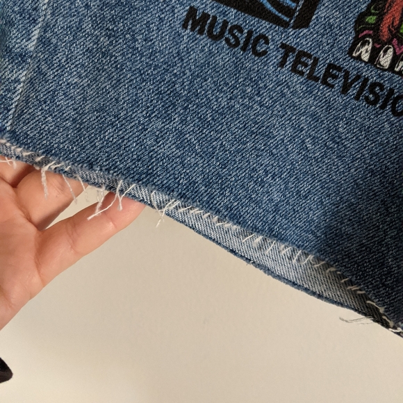 Asos x MTV Monster Raw Hem Button Fly Jean Shorts - Picture 7 of 10